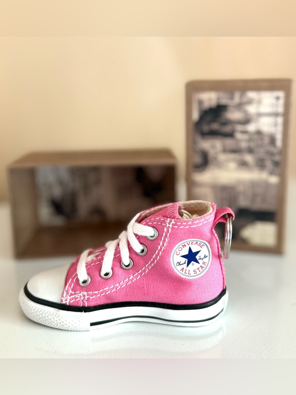 CONVERSE ALL STARS PINK HIGH TOP KEYCHAIN W/COLLECTOR'S BOX NEW
